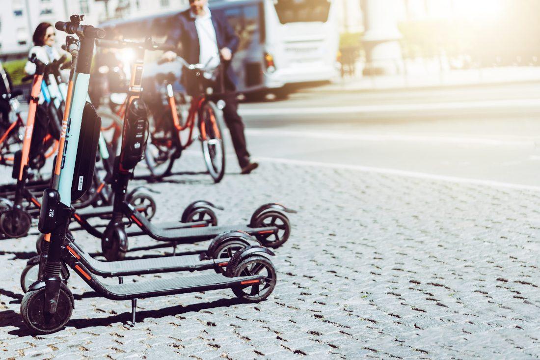 E-Scooter und Leihräder im Stadtraum